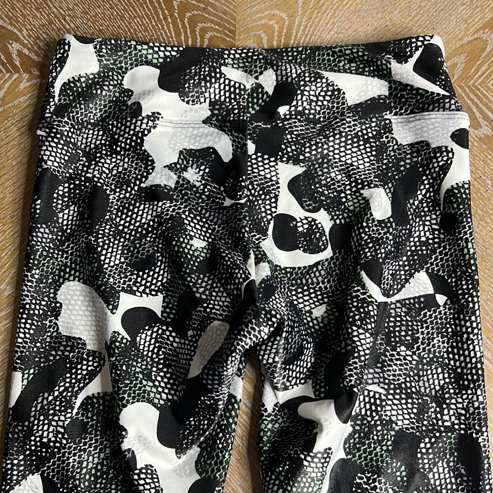 KORAL Lustrous Coated Snake Camo Black Hi Rise Leggings S - Picture 8 of 10